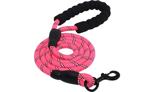 Reflective Dog Leash Pink reflective dog leash, 1.5 cm thick and 1.5 m in length, with durable rope and padded handle for comfort and safety.