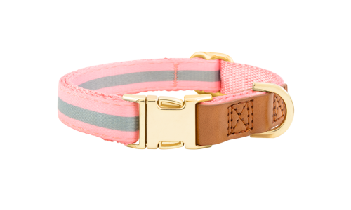 Pink dog collar with adjustable gold metal buckle, 27-40cm in length and 1.5cm wide, with D-ring for leash attachment.