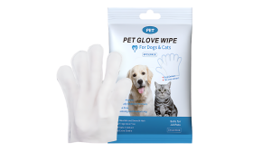 Package of hypoallergenic pet glove wipes for dogs and cats, 6 pieces per pack, for gentle cleaning and deodorising.